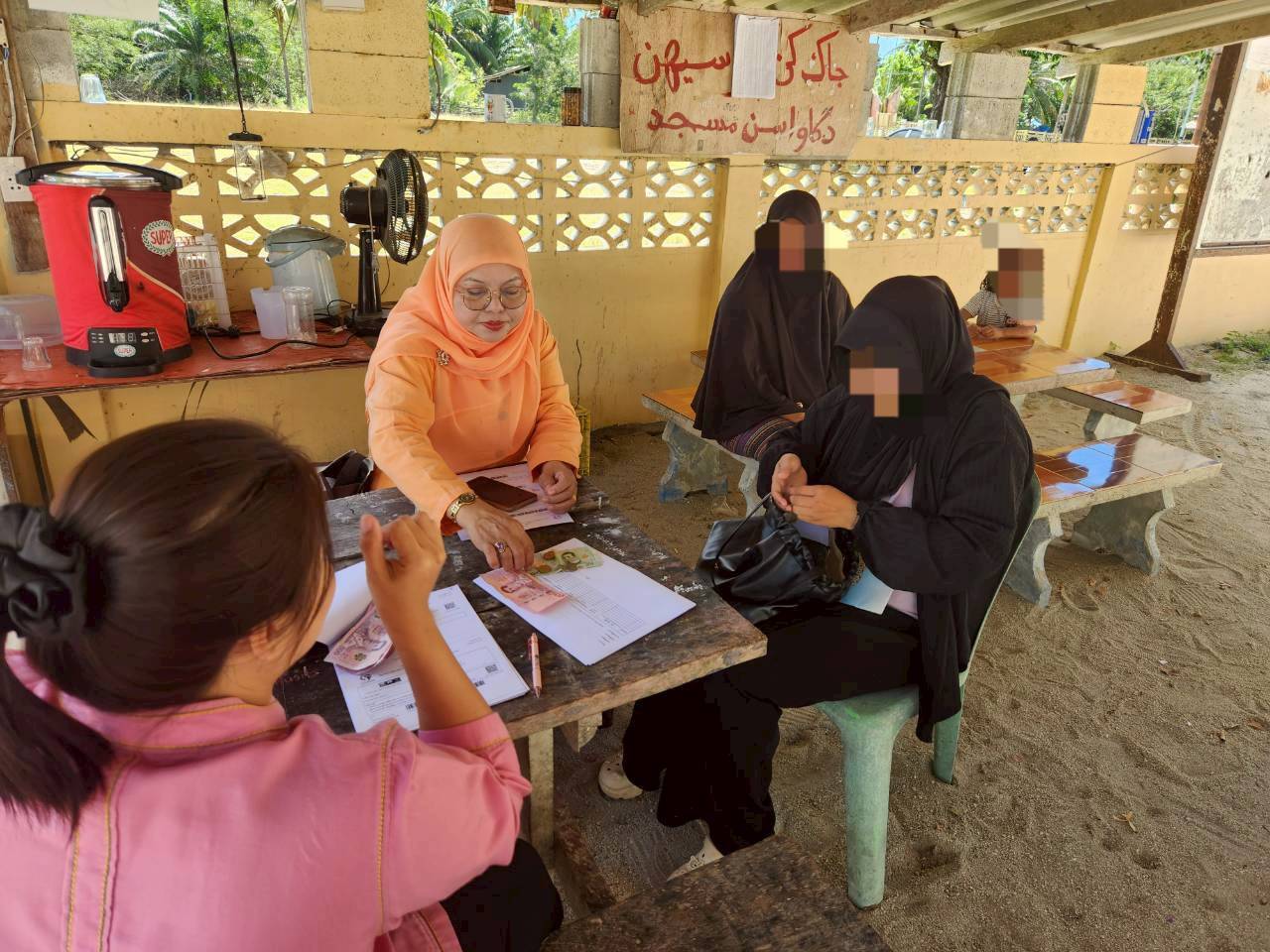 พช.ไม้แก่น ลงพื้นที่ติดตามหนี้ค้างชำระคืนกองทุนพัฒนาบทบาทสตรี ตำบลดอนทราย💸💰